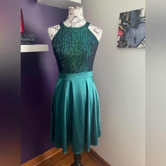 Kate Kasin Dresses & Skirts - Kate Kasin Sequined Top Emerald Green Sleeveless Dress